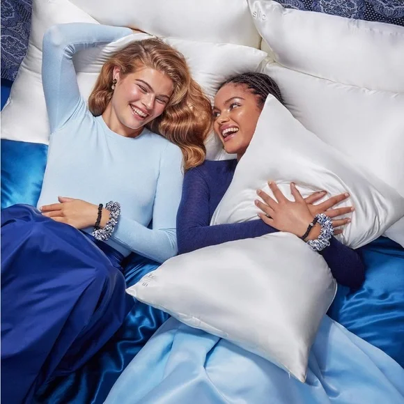 Slip Sloane Queen Pillowcase and Scrunchie Gift Set - Picture 6 of 11